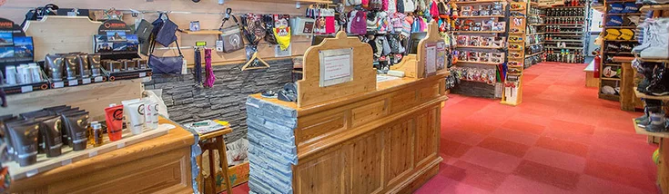 Intérieur du magasin SPORT 2000 SAINT LEGER LES MELEZES EYMAR DAUPHIN SPORTS