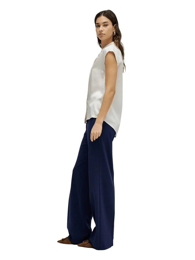 Basic Sleeveless Shirt