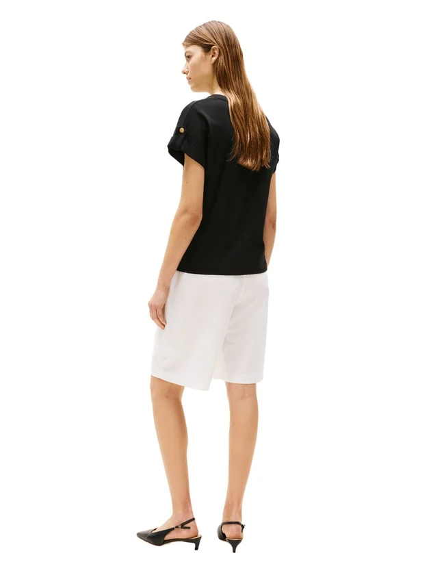 Gold Button Mdrn C Nk Ss Tee