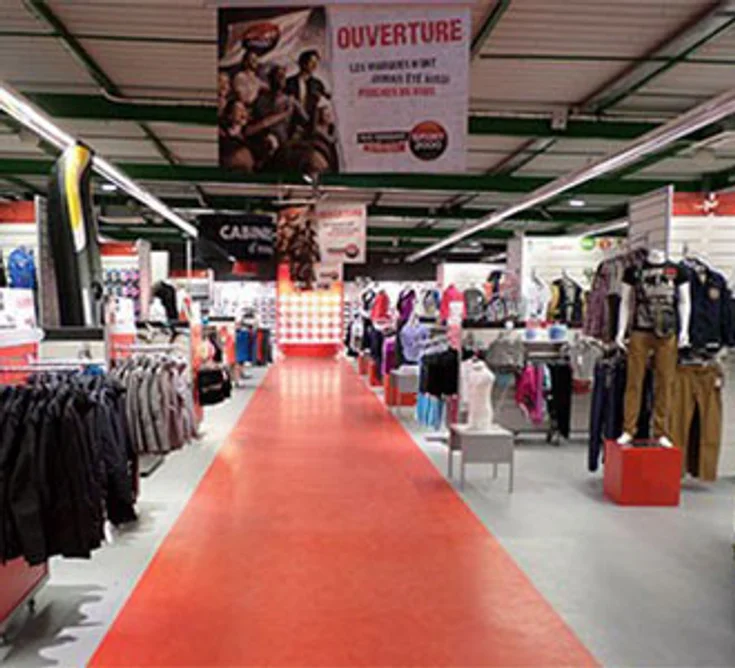 Extérieur du magasin SPORT 2000 JAYAT