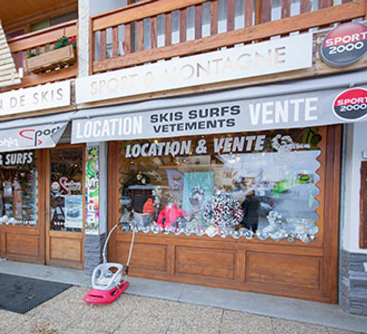 Extérieur du magasin SPORT 2000 SAINT LEGER LES MELEZES EYMAR DAUPHIN SPORTS