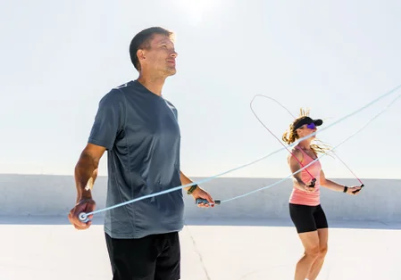 La corde à sauter : un accessoire de fitness indispensable