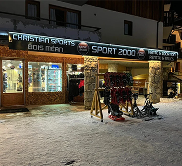 Extérieur du magasin SPORT 2000 LES ORRES CHRISTIAN SPORTS BOIS MEAN