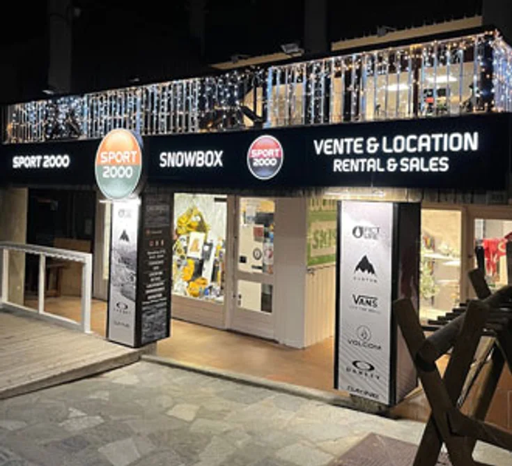 Extérieur du magasin SPORT 2000 MONTGENEVRE SNOWBOX