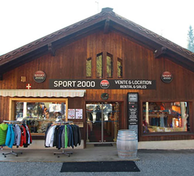 Extérieur du magasin SPORT 2000 MORILLON VILLAGE DENARIE SPORT