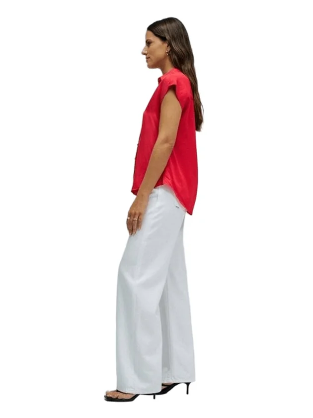 Basic Sleeveless Shirt