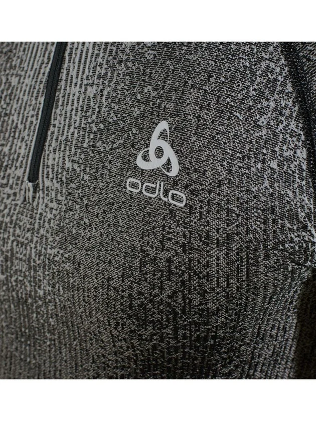 Bl Top Turtle Neck L/S Half Zip