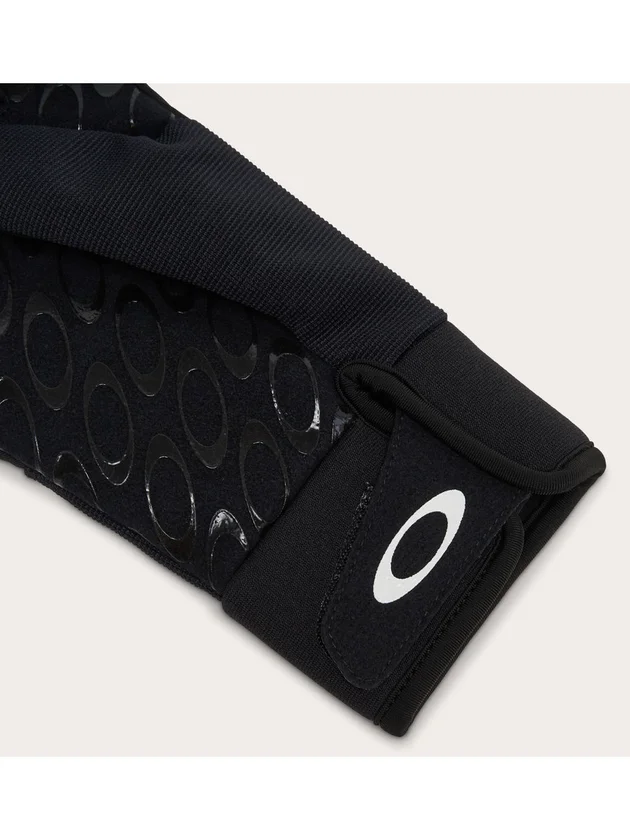 Factory Ellipse Glove