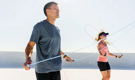 La corde à sauter : un accessoire de fitness indispensable