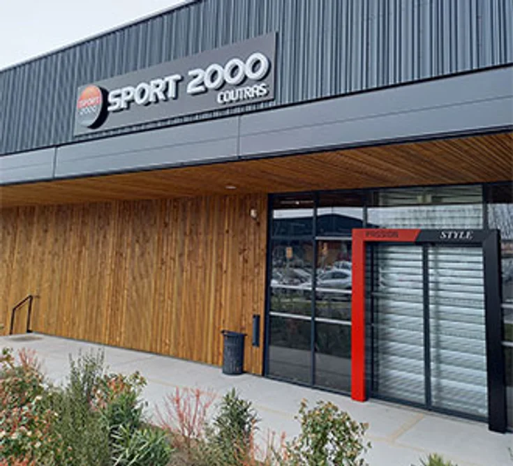 Extérieur du magasin SPORT 2000 COUTRAS