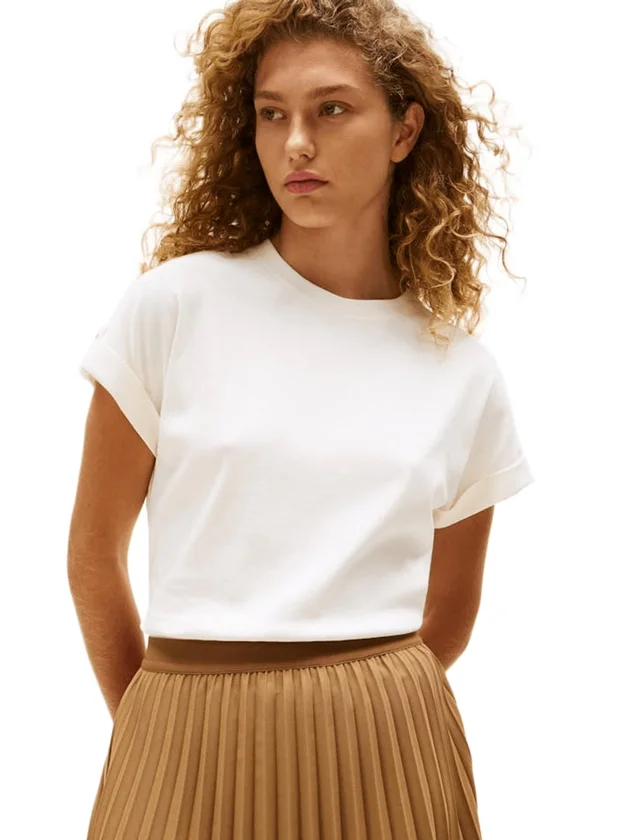 Gold Button Mdrn C Nk Ss Tee