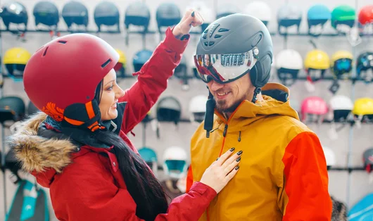 Casques et protections : sécurité avant tout sur les pistes