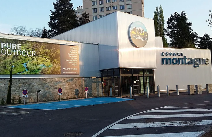Intérieur d'un magasin Espace Montagne