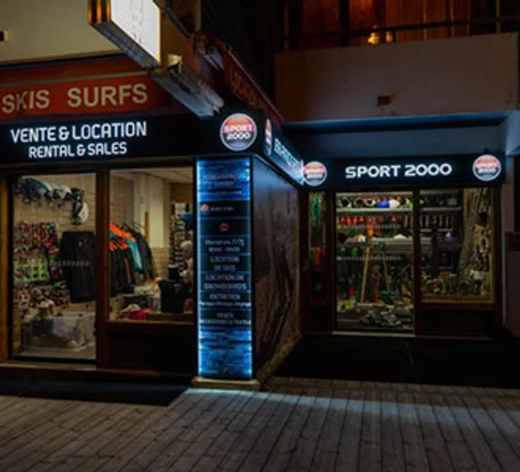 Extérieur du magasin SPORT 2000 CHAMROUSSE 1650 JEAN FRANÇOIS SPORT