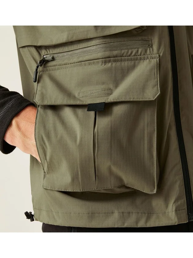 Travelpackawayb/w