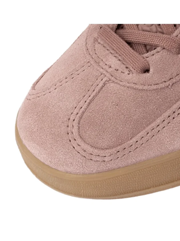 Gazelle Indoor