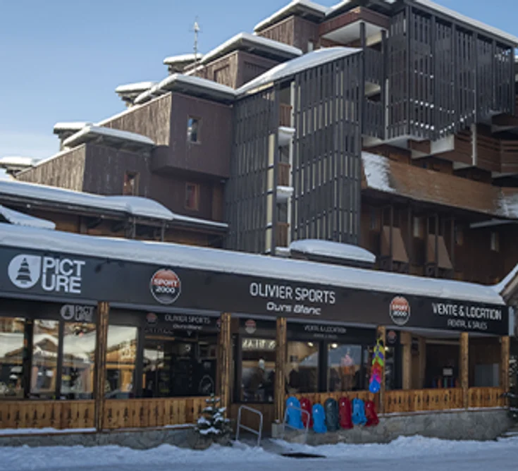 Extérieur du magasin SPORT 2000 ALPE D'HUEZ OURS BLANC