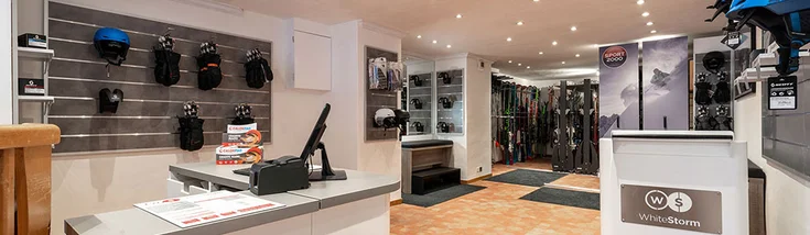 Intérieur du magasin SPORT 2000 MERIBEL WHITE STORM