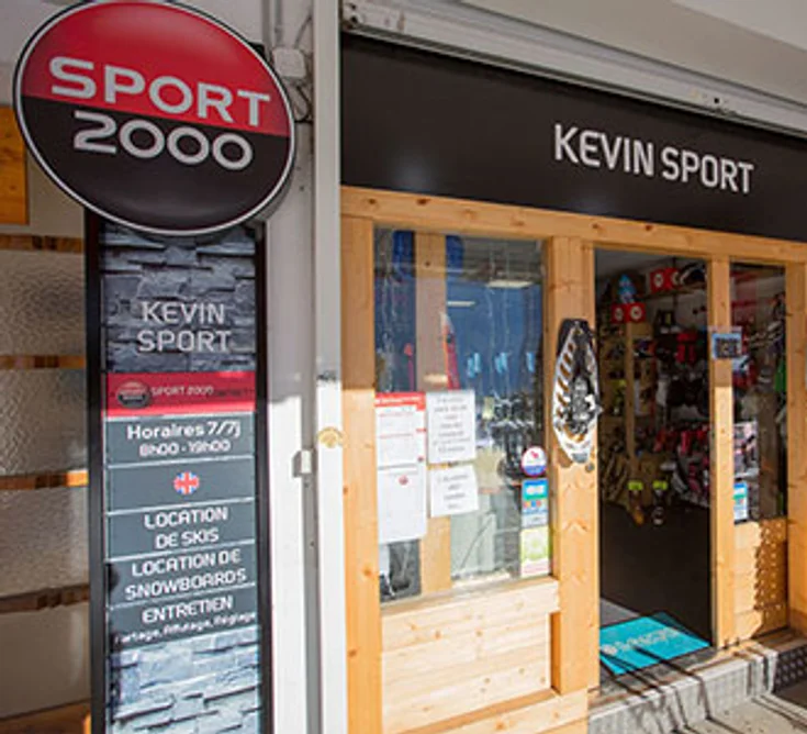 Extérieur du magasin SPORT 2000 CHAMROUSSE 1650 KEVIN SPORT