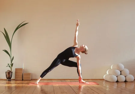 Postures de yoga pour débutants : le guide simple