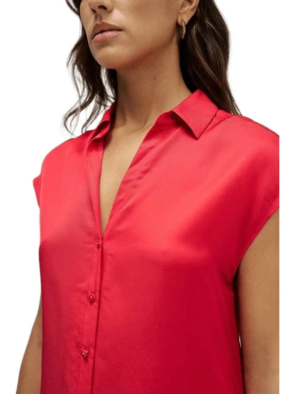 Basic Sleeveless Shirt