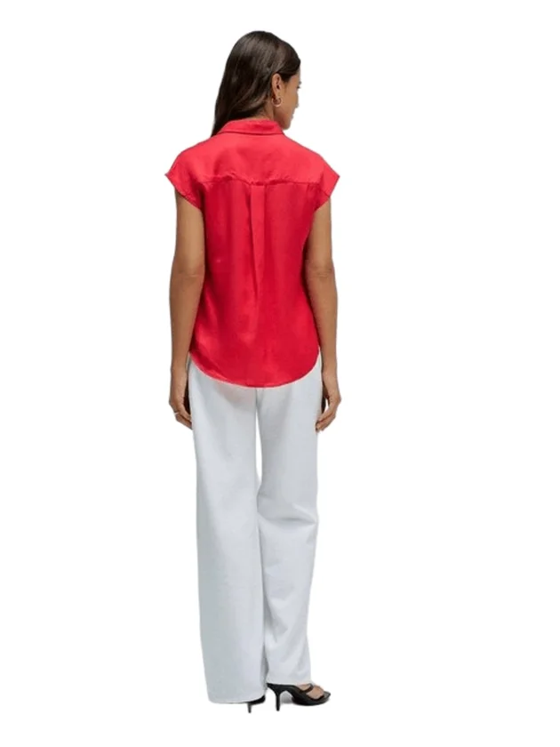 Basic Sleeveless Shirt