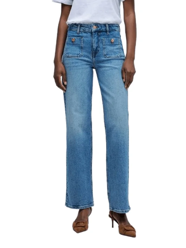 True W Front Pocket Details