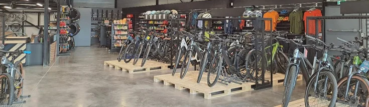 Intérieur du magasin MONDOVELO PRIVAS