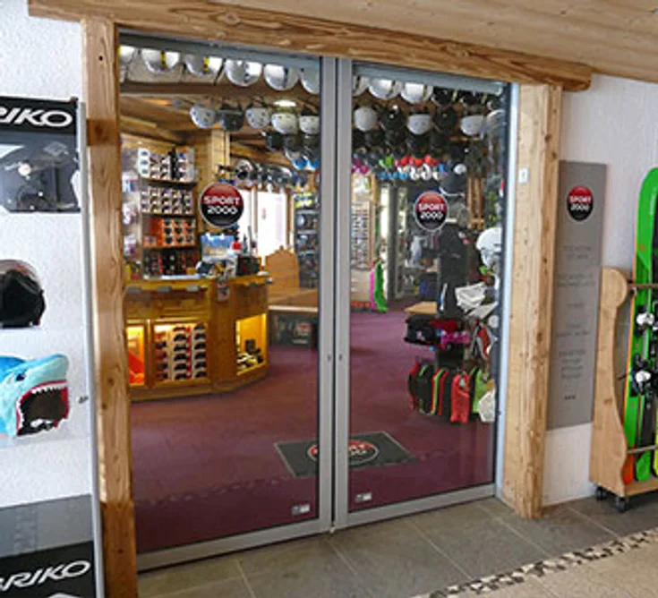Extérieur du magasin SPORT 2000 LA PLAGNE SKI BELLECOTE
