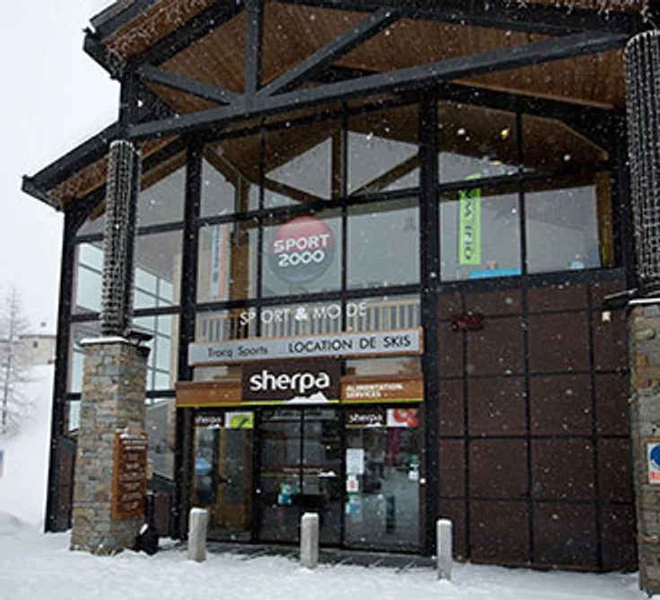 Extérieur du magasin SPORT 2000 BESSANS TRACQ SPORTS