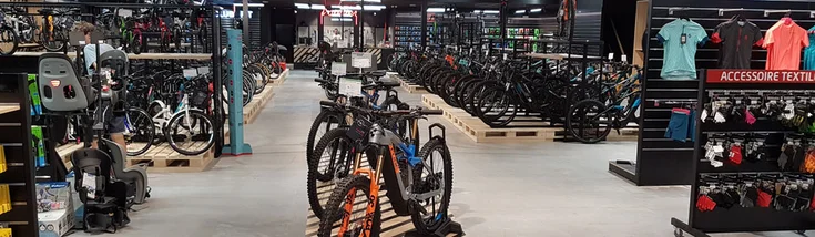 Intérieur du magasin MONDOVELO ANNECY EPAGNY