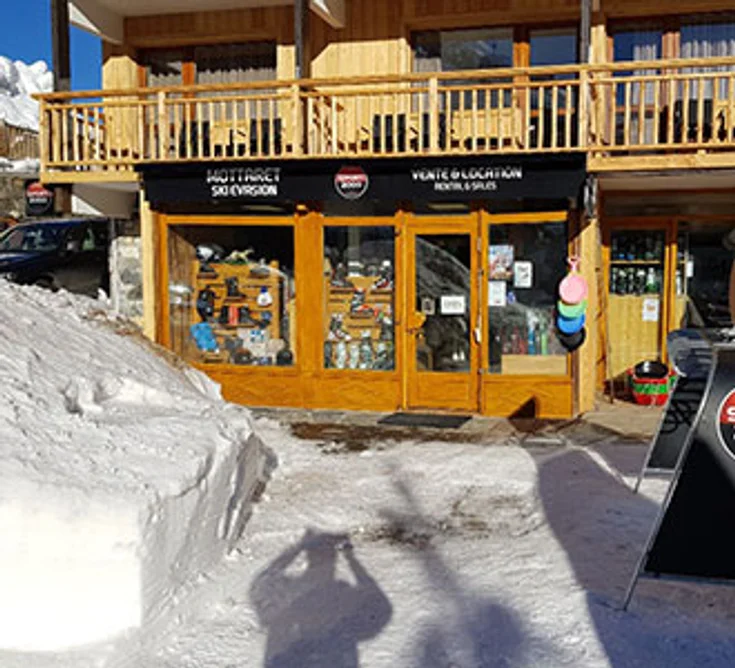 Extérieur du magasin SPORT 2000 MERIBEL MOTTARET SKI EVASION
