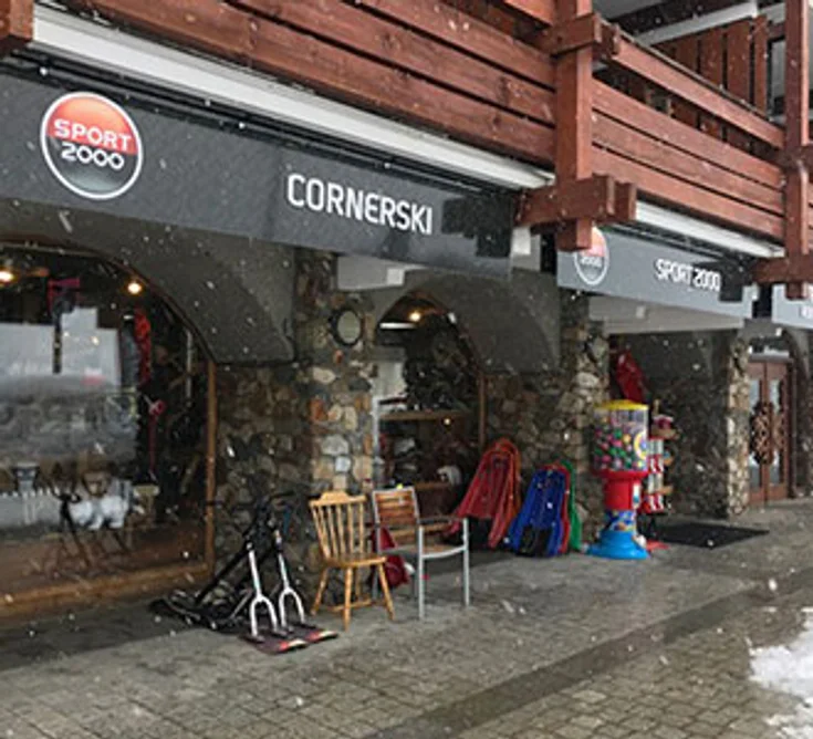 Extérieur du magasin SPORT 2000 ALPE D'HUEZ CORNERSKI