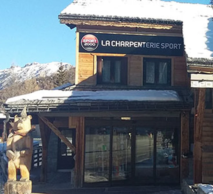 Extérieur du magasin SPORT 2000 VARS LA CHARPENTERIE SPORTS