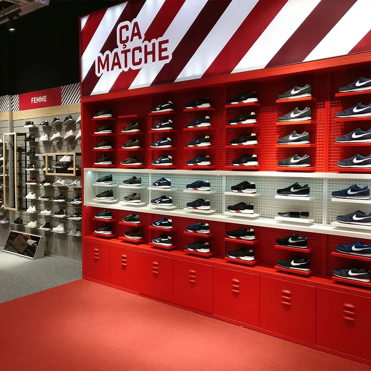 Intérieur d'un magasin Sport 2000