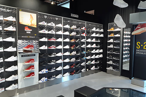 Intérieur d'un magasin S2 Sneakers Specialist