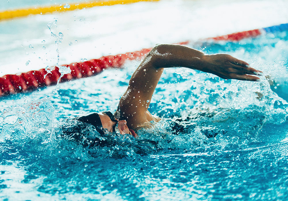 Nager le crawl en natation