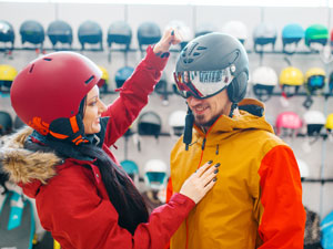 Casques et protections : sécurité avant tout sur les pistes