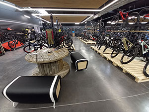 Intérieur d'un magasin Mondovélo