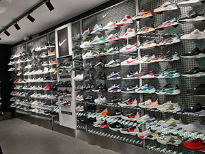 Intérieur d'un magasin S2 Sneakers Specialist