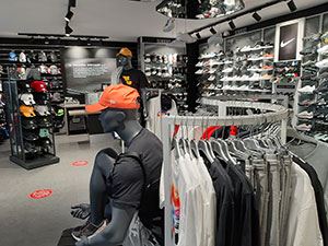 Intérieur d'un magasin S2 Sneakers Specialist