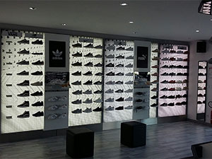 Intérieur d'un magasin S2 Sneakers Specialist