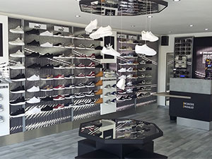 Intérieur d'un magasin S2 Sneakers Specialist