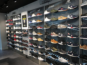 Intérieur d'un magasin S2 Sneakers Specialist