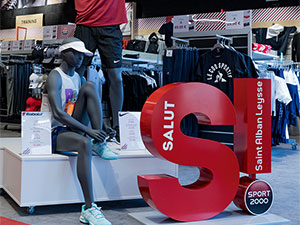 Intérieur d'un magasin Sport 2000