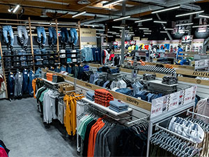 Intérieur d'un magasin Sport 2000
